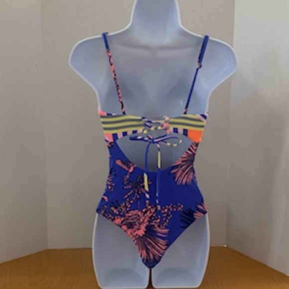 NEW Maaji Upper East Side Reversible Swimsuit - Picture 6 of 9